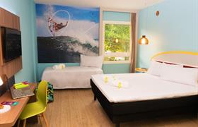 STANDARD FAMILIA do Golden Tulip Guarujá (Antigo Delphin Surf Hotel)