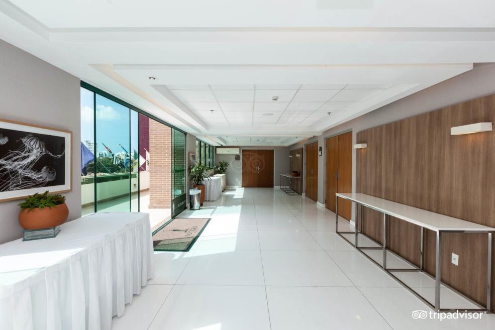 foyer--v17394756.jpg