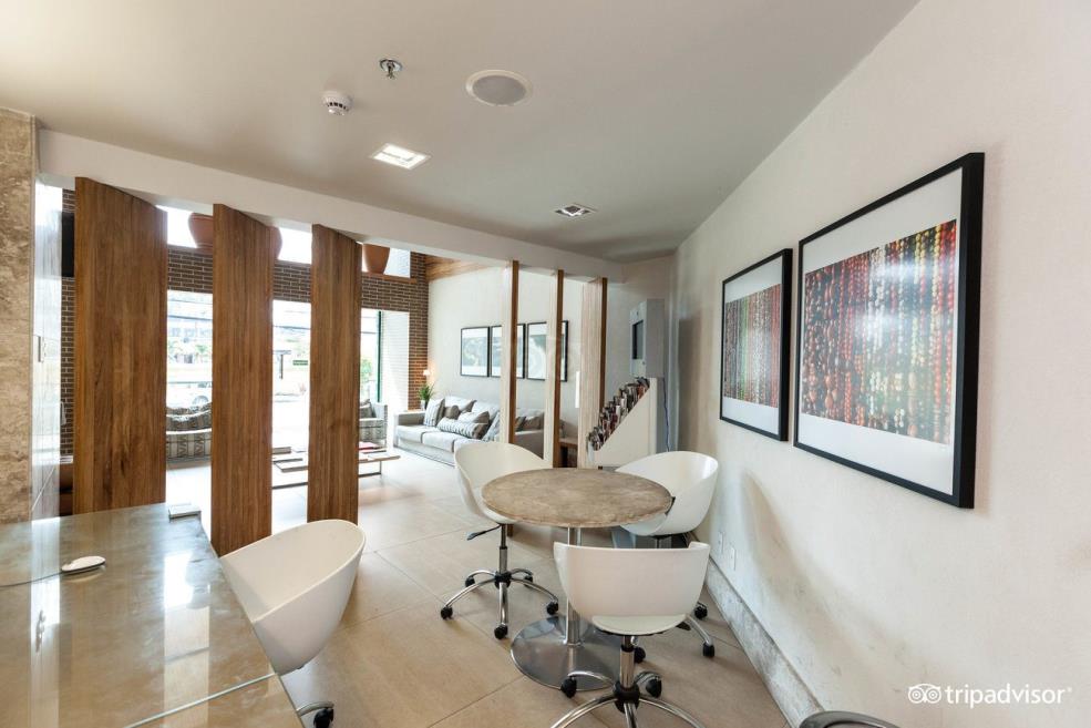 business-center--v17394716.jpg