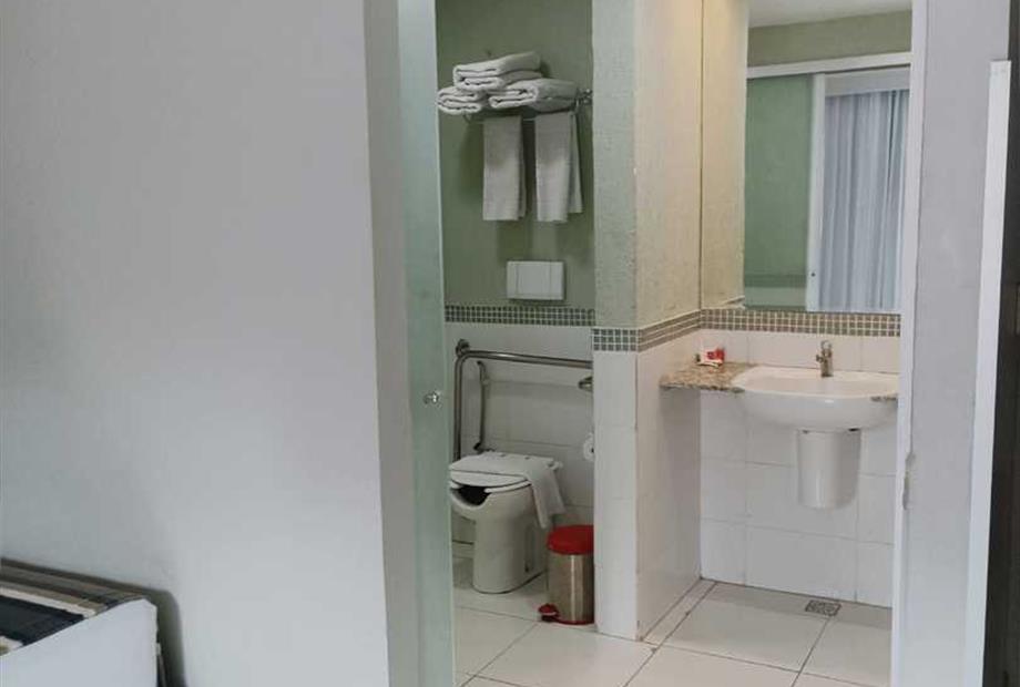 banheiro triplo pne.jpeg