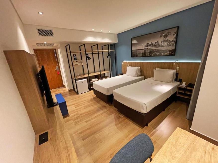 Quarto Standard com 2 Camas de Solteiro-8.jpg