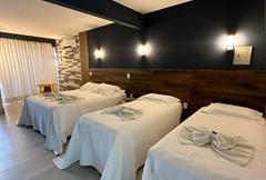 Quarto Quadruplo Deluxe  com Varanda e Vista Mar