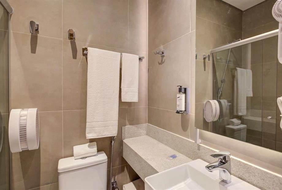 sfsu - suíte casal - banheiro (1).jpg