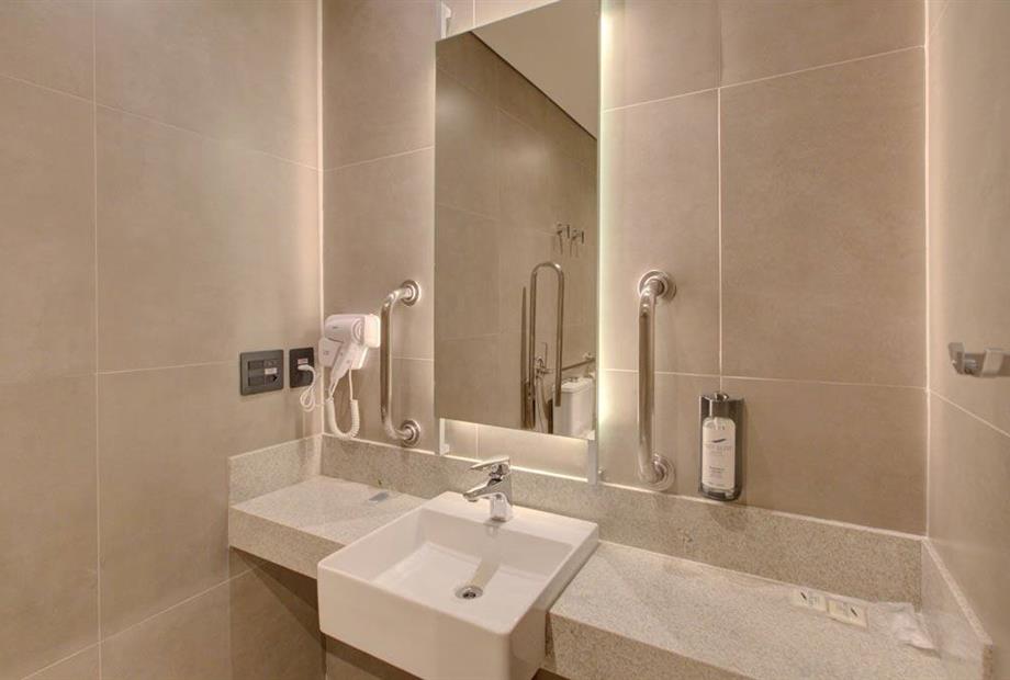 sfsu - suíte adaptada pcd - banheiro (6).jpg