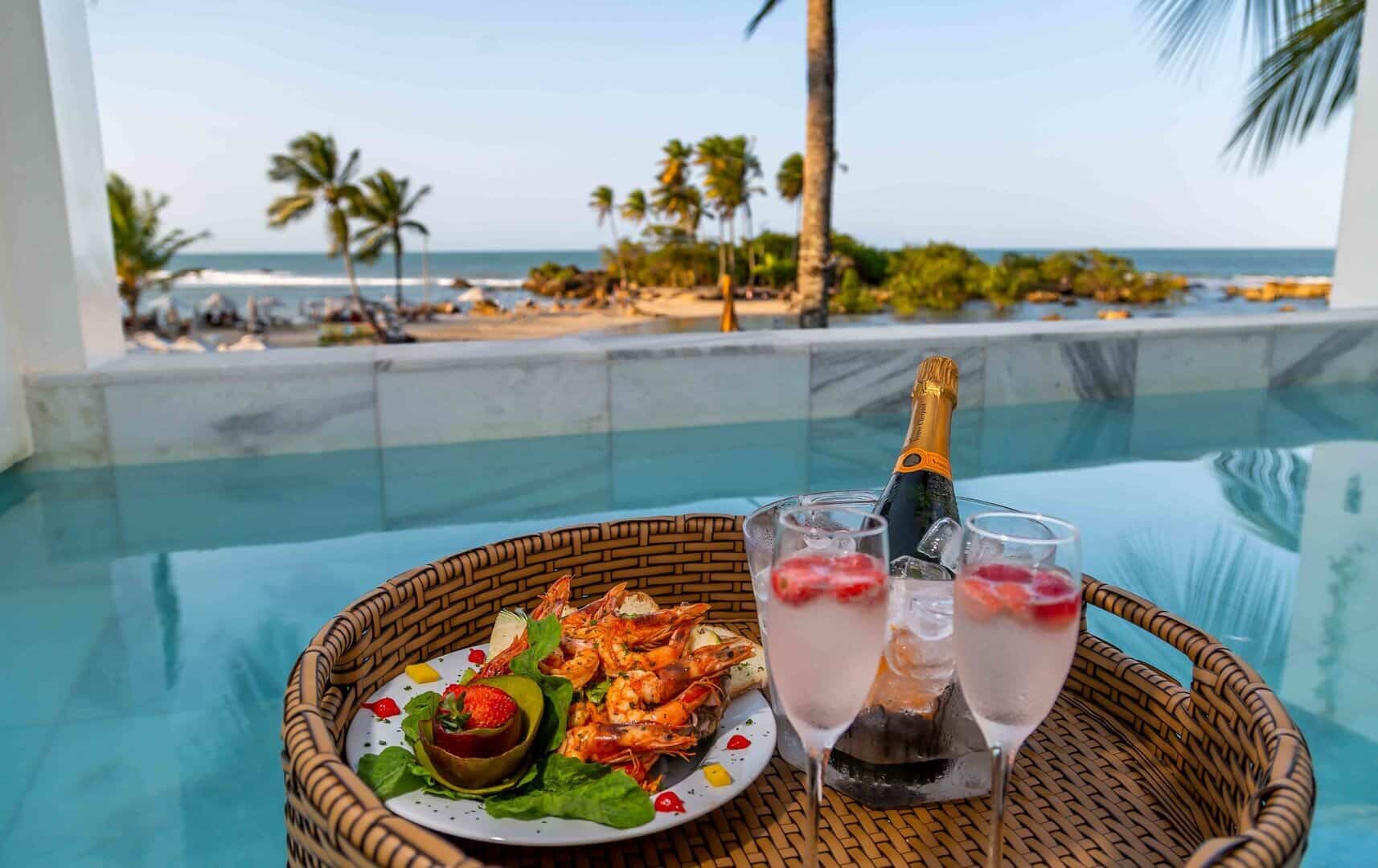 Luxo com Piscina Privativa Frente Mar