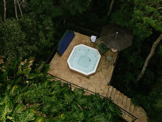 jacuzzi - otimizada - pousada ronco do bugio.jpg