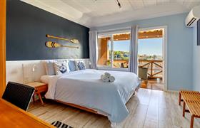 Quarto Triplo com vista para o mar do Pousada Santorini – Armação dos Búzios