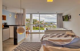 Apartamento superior com hidromassagem do Pousada Santorini – Armação dos Búzios