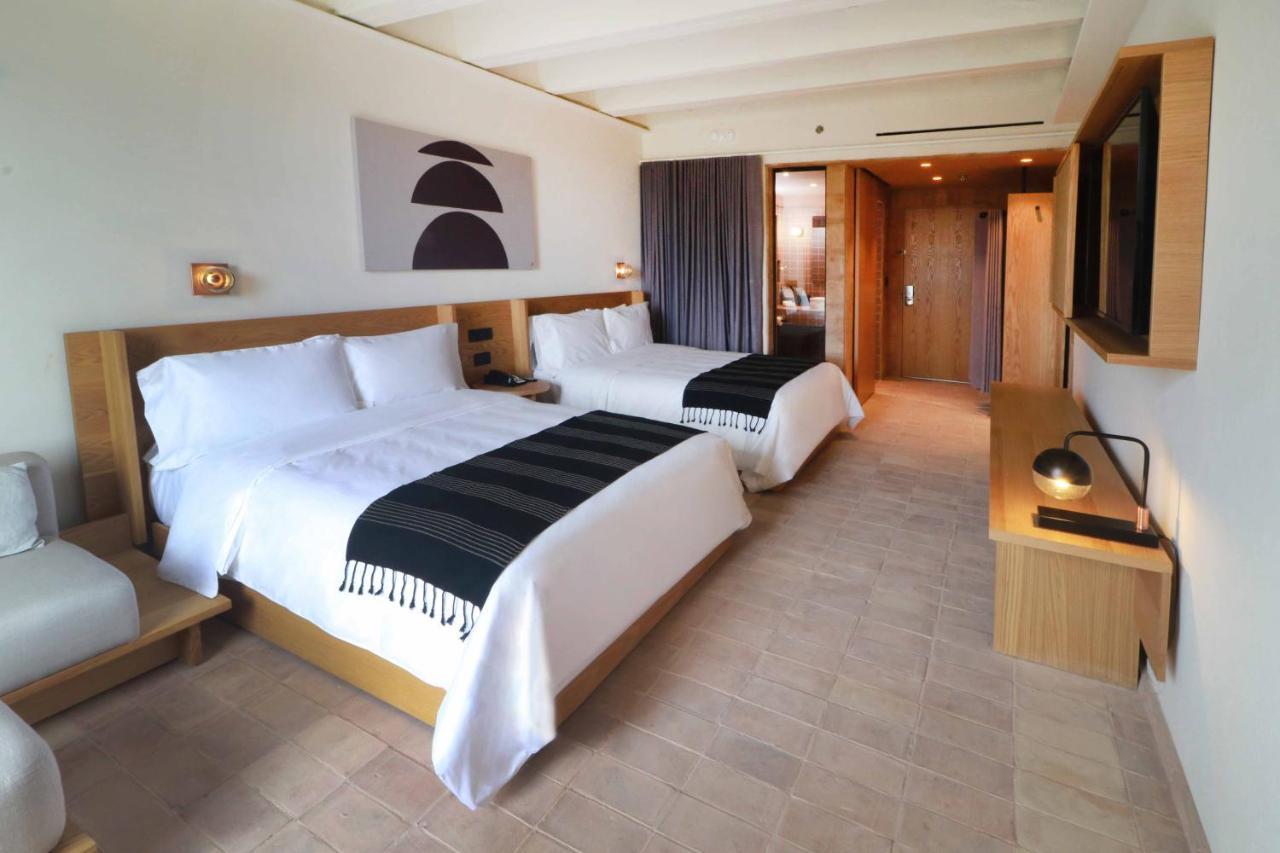 Room With 2 Queen Beds With City View - q2.jpg