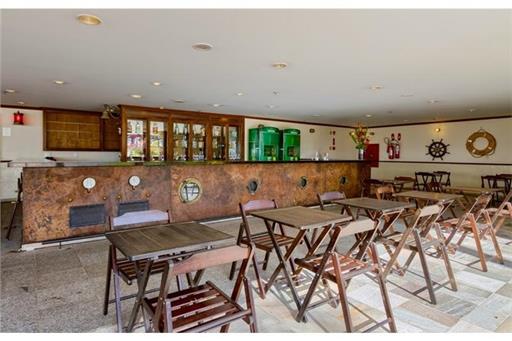 RoyalTulipAlvorada-bar do capitão piscina.jpg