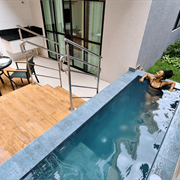 Luxo c/ Piscina Exclusiva -  1 Cama de Casal, 1 Cama de solteiro + 1 cama auxiliar