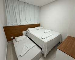 Master -  1 cama de casal + 1 auxiliar de solteiro e sala com 1 sofá-cama