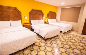 Double triple - 3 double beds of Hotel Real Toledo by Kavia