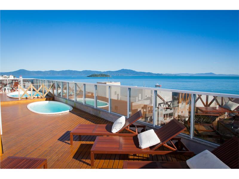 Piscina com Vista Para o Mar