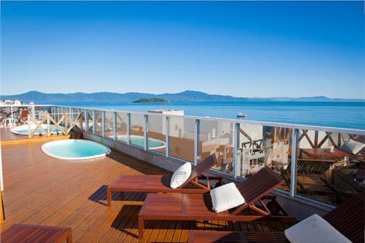 Piscina com Vista Para o Mar