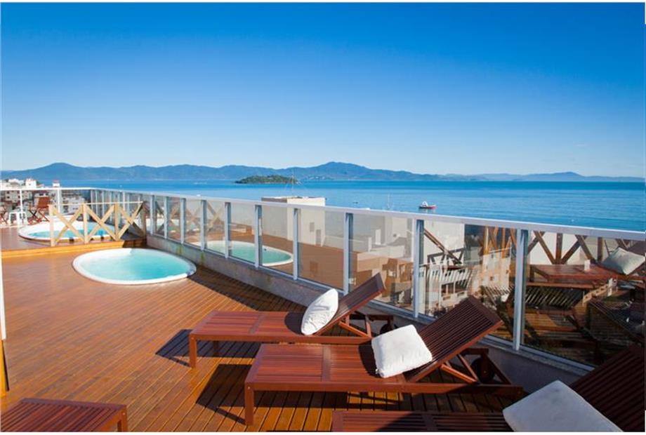 Piscina com Vista Para o Mar