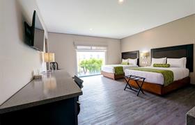 Habitación Ejecutiva Dos Camas - Vista Alberca de Plaza Camelinas Hotel