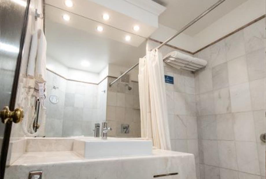 baño hab deluxe .jpg