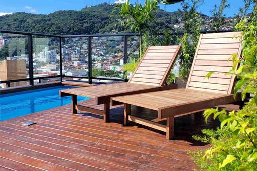 bewiki _ piscina.jpg