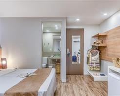 QUARTO COM CAMA DE CASAL