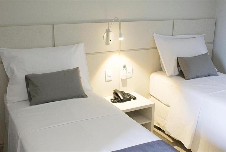 Quarto com 2 Camas de Solteiro-1.jpg