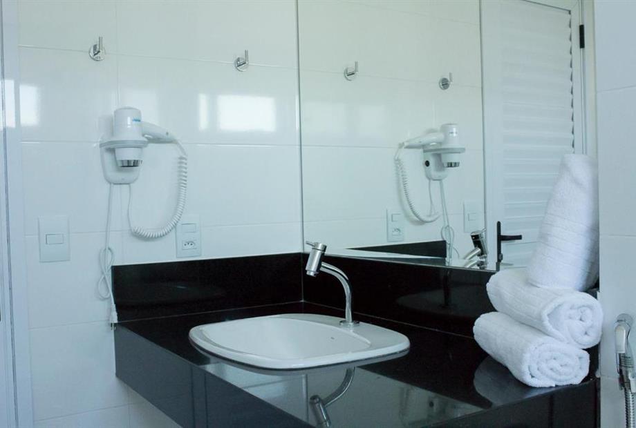 Quarto com 2 Camas de Solteiro-5.jpg