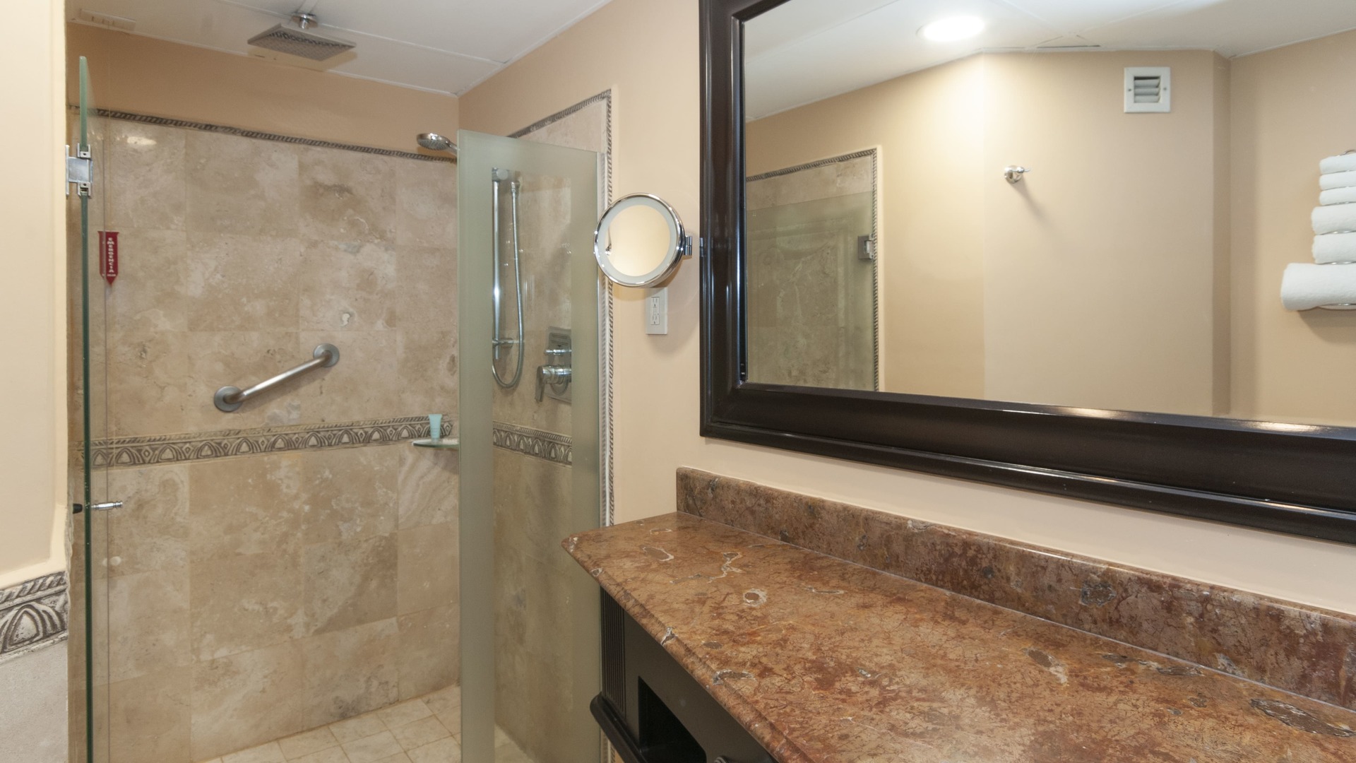 Executive 1 King Bed - _lfn2240.jpg