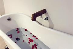 Bangalô Turmalina com Banheira de Imersão