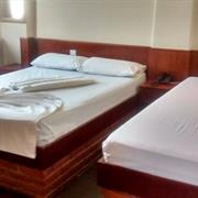 Quarto Quádruplo Casal e 02 Solteiro