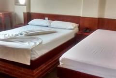 Quarto Quádruplo Casal e 02 Solteiro