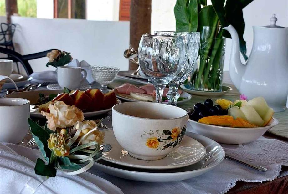 mesa louça amarela_17.jpg