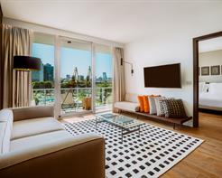 Deluxe King  Docks View