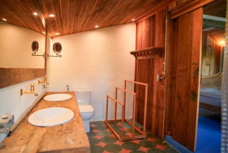 banheiro da cabana ouriço.jpg