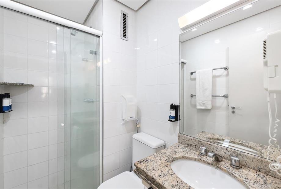 sesi - luxo quádruplo - banheiro (1).jpg