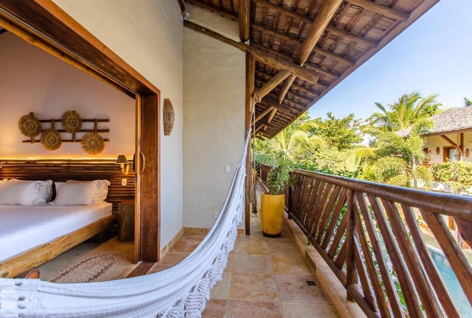 Suíte com Cama King-size e Vista da Piscina-5.jpg