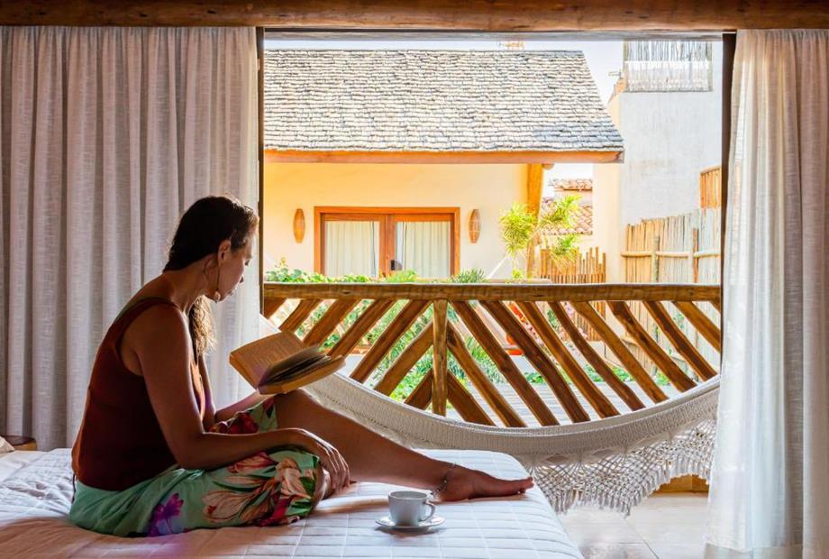 Suíte com Cama King-size e Vista da Piscina-16.jpg