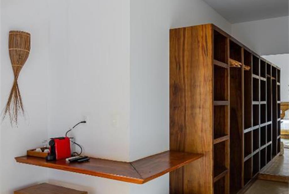 Suíte com Cama King-size e Vista da Piscina-19.jpg