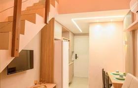 Duplex c/ ESCADA - cama casal + sofá cama do SUNNY HALL BY AFT