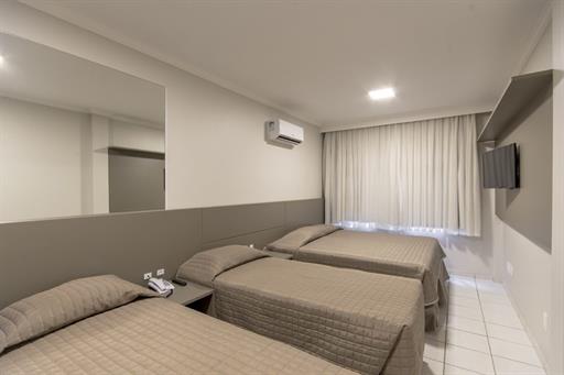 37  apto quadruplo ou casal + 02 superior.jpg