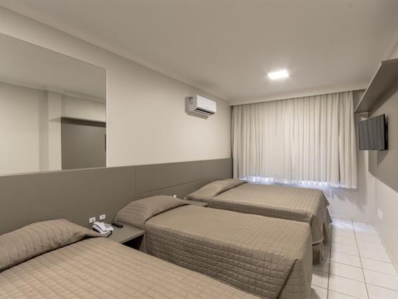 37  apto quadruplo ou casal + 02 superior.jpg