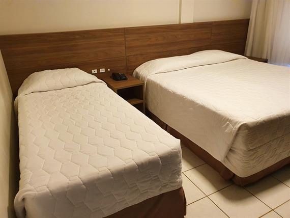 32. apto triplo ou casal + 01 superior.jpg