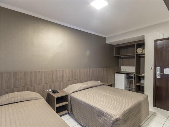 31. apto triplo ou casal + 01 superior.jpg