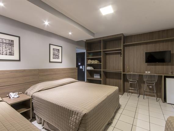 38  apto quadruplo ou casal + 02 superior.jpg