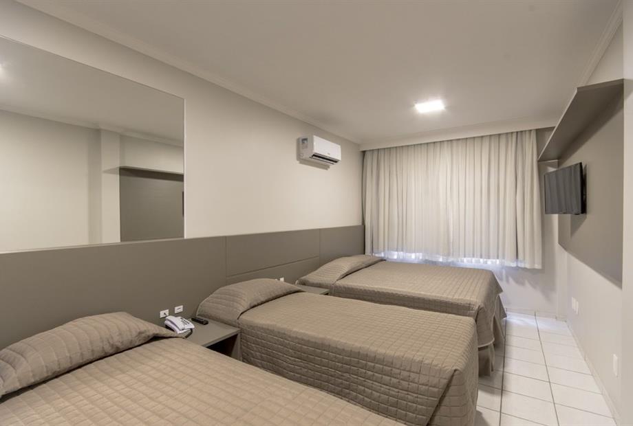 37  apto quadruplo ou casal + 02 superior.jpg