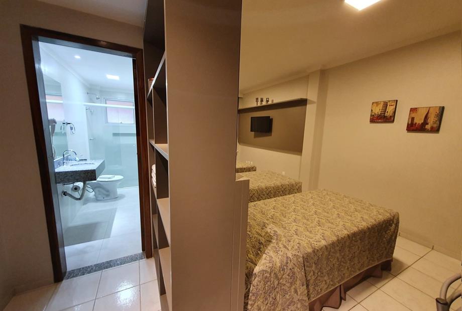 36  apto quadruplo ou casal + 02 superior.jpg