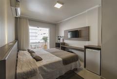 Quarto duplo/casal superior com sacada