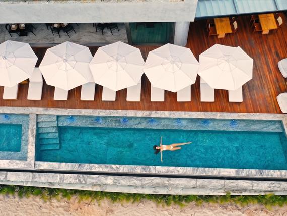 duke-beach-maresias-infinity-pool-detail-11.jpg