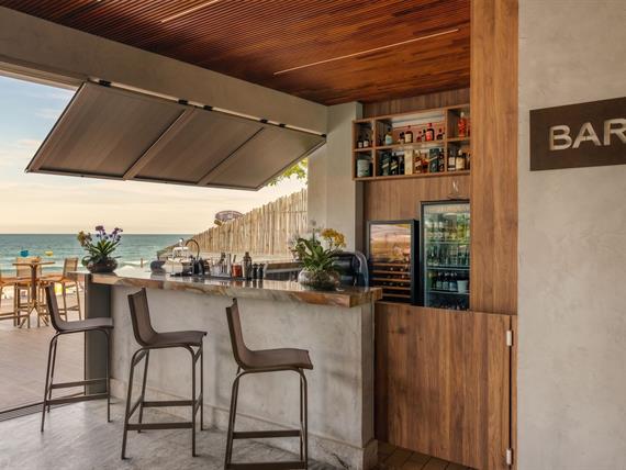 duke-beach-maresias-beach-building-bar-01.jpg