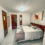 Quarto deluxe com cama de casal ou duas de solteiro