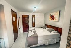 Quarto deluxe com cama de casal ou duas de solteiro